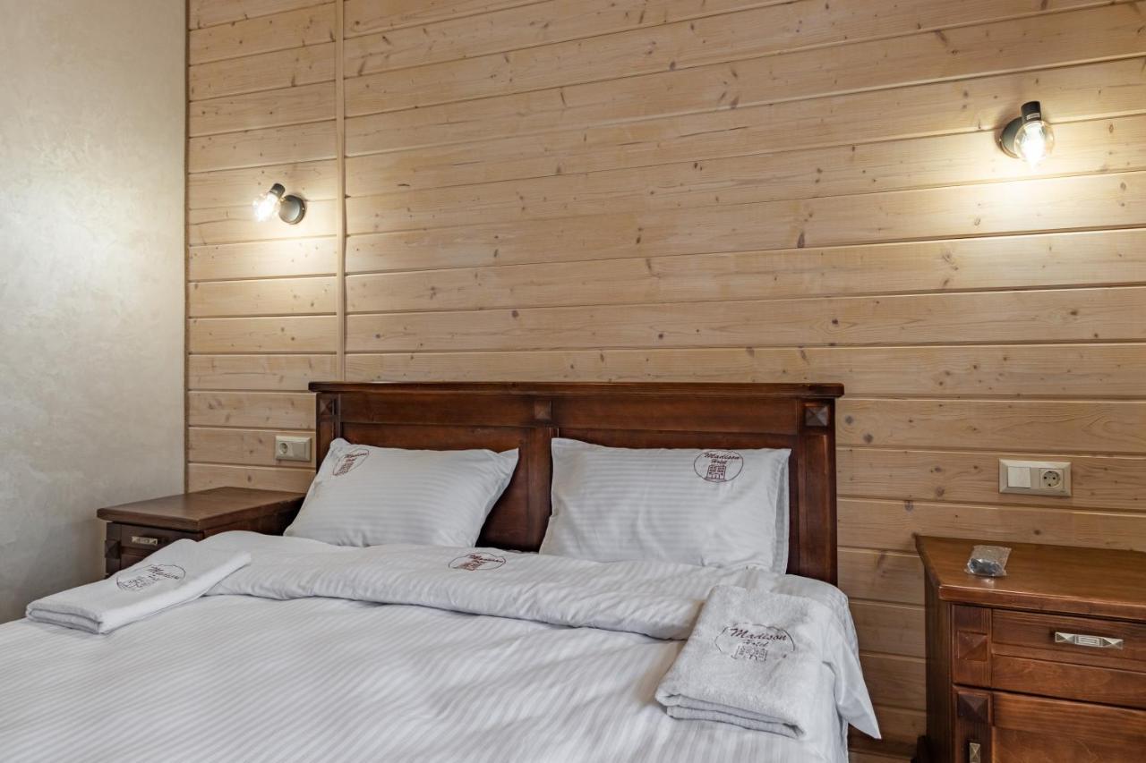 Madison Hotel บูโคเวล ภายนอก รูปภาพ
