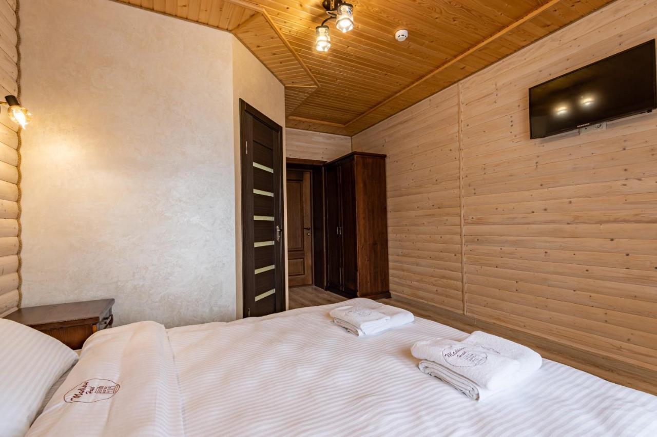 Madison Hotel บูโคเวล ภายนอก รูปภาพ
