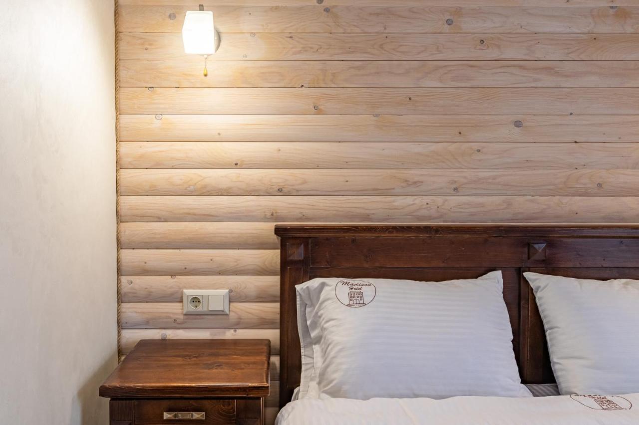 Madison Hotel บูโคเวล ภายนอก รูปภาพ