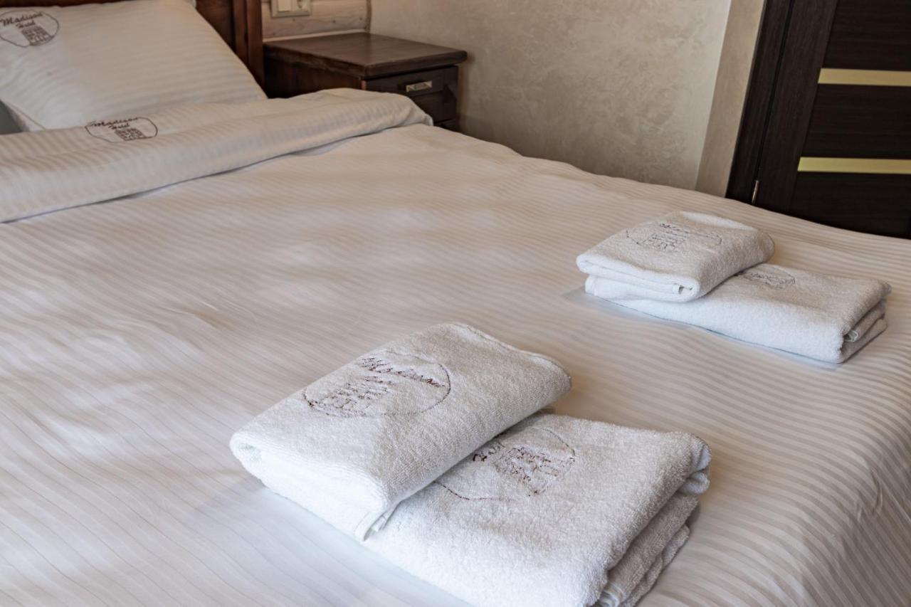 Madison Hotel บูโคเวล ภายนอก รูปภาพ