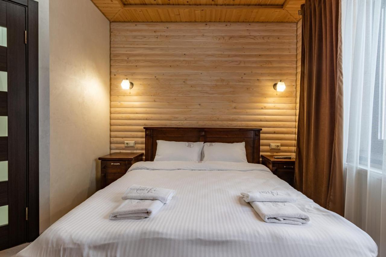 Madison Hotel บูโคเวล ภายนอก รูปภาพ